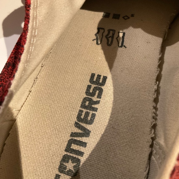 Converse Red Low Top shoes - Picture 7 of 7